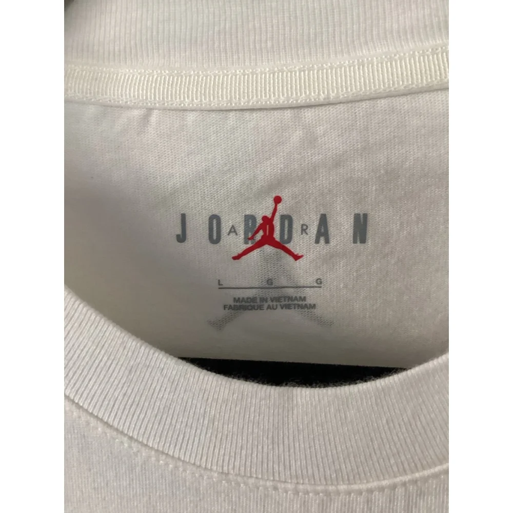 Jordan Flight Essentials Men’s Graphic T-Shirt Size: Large Color: Sail